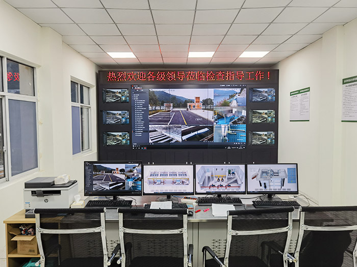 采用葡京线路检测3522智慧水务系统运转的控制室.jpg